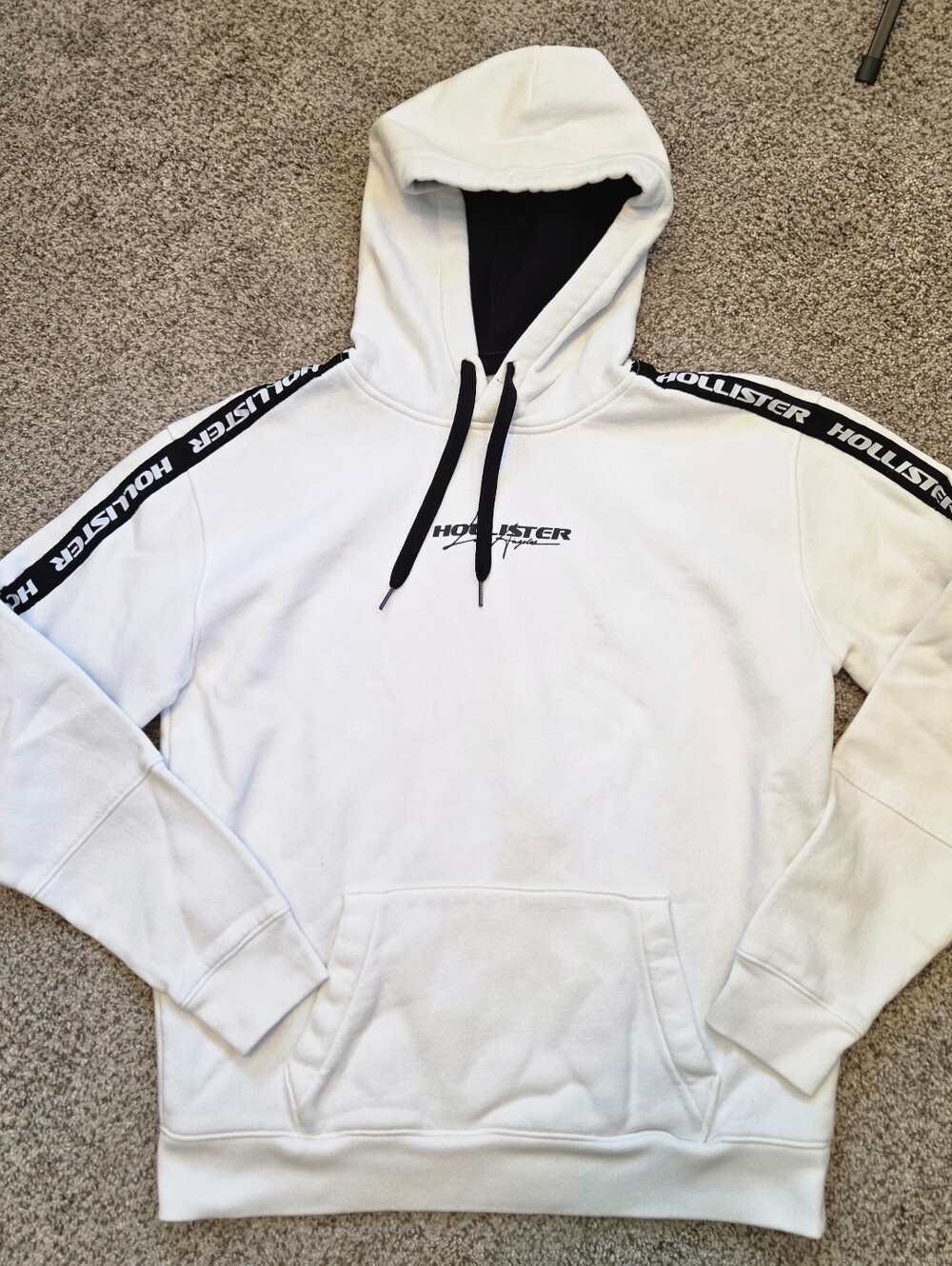 Hollister Co. White Logo Tape Graphic Pullover Hoodie - Men's M